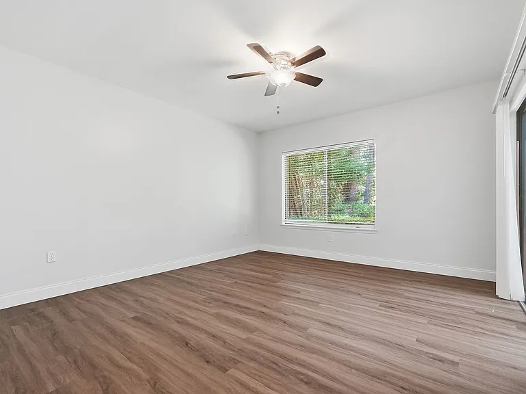 114 Gleneagles Dr — Photo 32