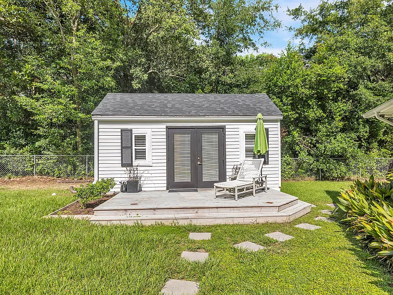 326 Kensington Dr — Photo 2