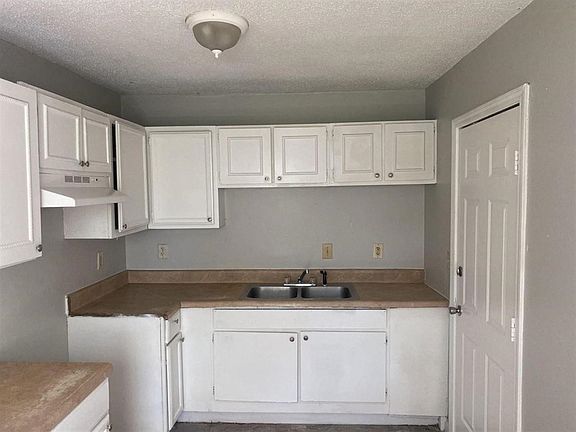 4th image of 5018 Deneen Dr