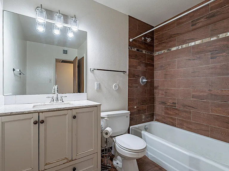 239 E Erie Dr — Photo 22