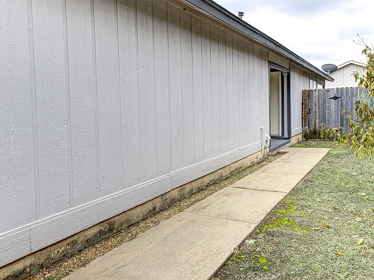 6009 Richard Carlton Blvd — Photo 4