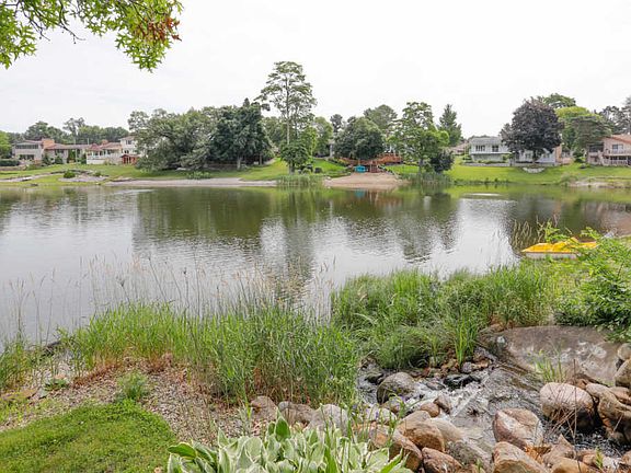 4th image of 1194 Lakeside Dr S