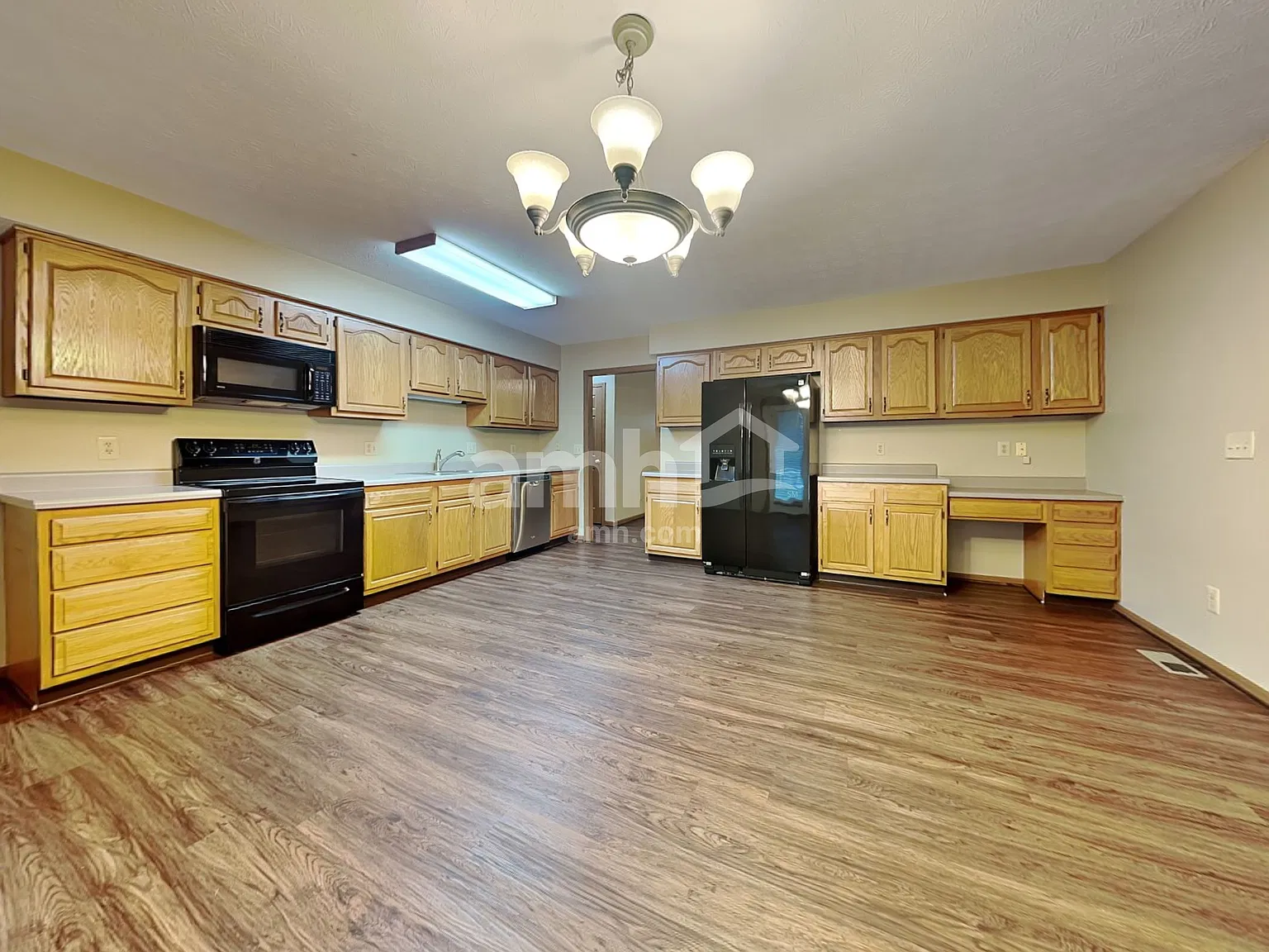 3 bed, 2.0 bath, 1688 sqft, $2,270 — Photo 3
