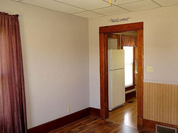 3rd image of 205 Avenue C W