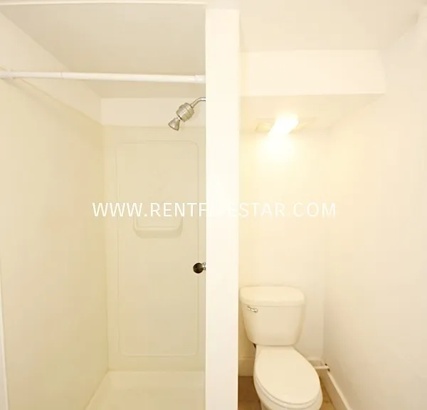 1739 1/2 E Center St — Photo 9