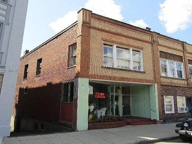 302 E 2nd St — Photo 1