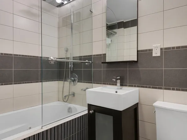 143 West 30th Street image 10 of 13