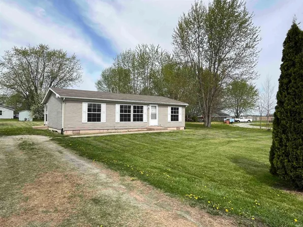 521 N Tucker St, Mentone, IN 46539