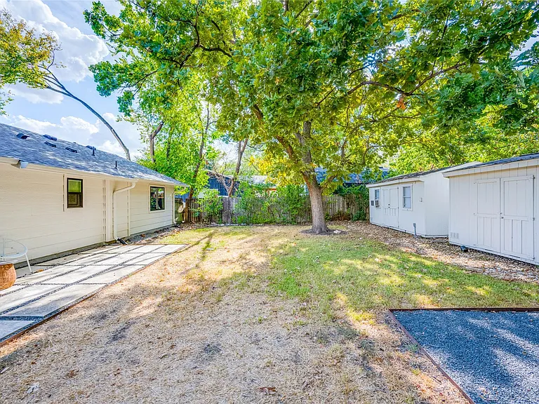 2516 Friar Tuck Ln — Photo 37