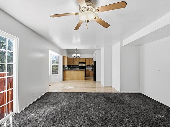 5th image of 2110 Colonial Dr