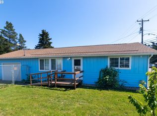 1030 N 8th St, Lakeside, OR 97449