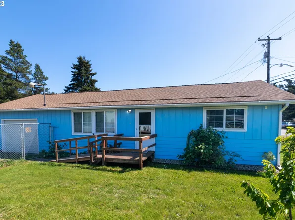 1030 N 8th St, Lakeside, OR 97449