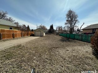 217 4th Ave E, Kindersley, SK S0L1S0