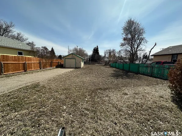 217 4th Avenue, Kindersley, SK S0L 1S0