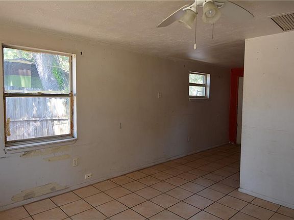 3rd image of 2950 Palmadelia Ave