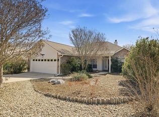 647 Oak Valley Dr, Kerrville, TX 78028