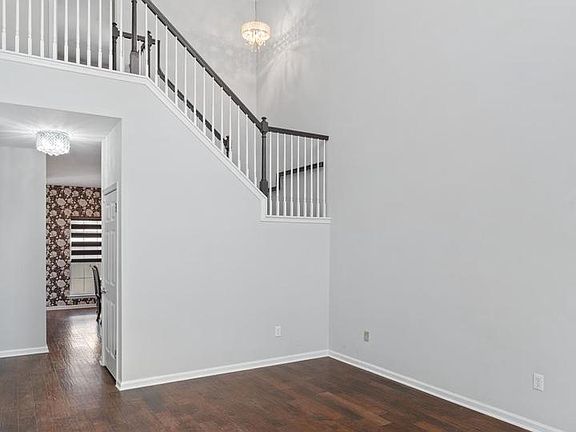 3rd image of 87 Windingbrook Rd