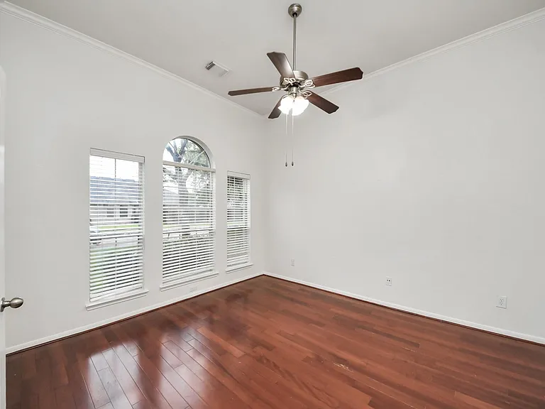 2412 Appian Way — Photo 3
