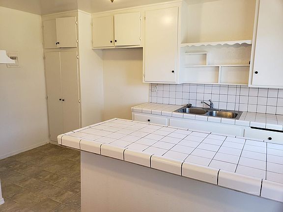 4th image of 10124 Laurel Ave APT C