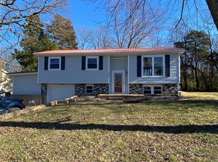 1006 Perrine Rd, Farmington, MO 63640