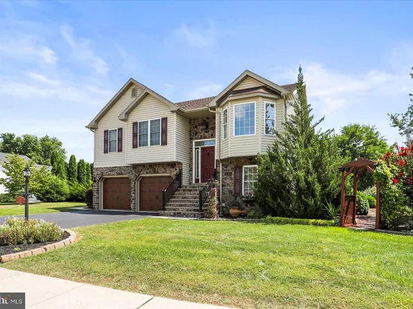 45 Matthew Dr, New Oxford, PA 17350