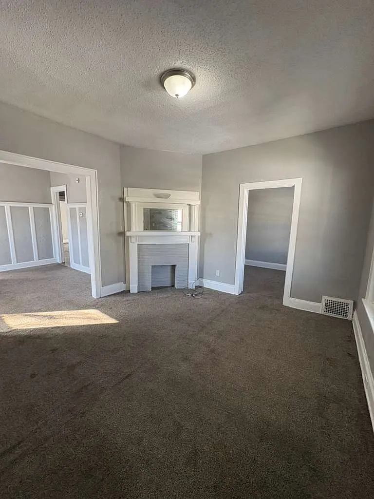 Building Photo - 620 E 97th St #2