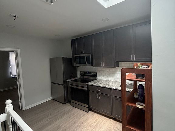 4th image of 323 S Lehigh St