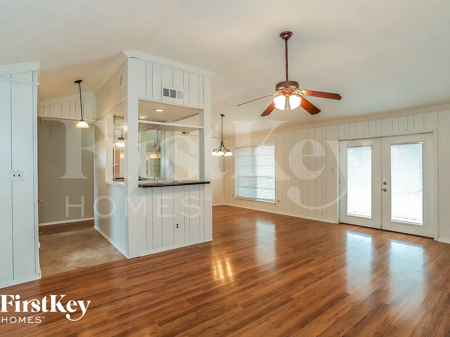 3 bed, 2.0 bath, 1608 sqft, $2,160 — Photo 2