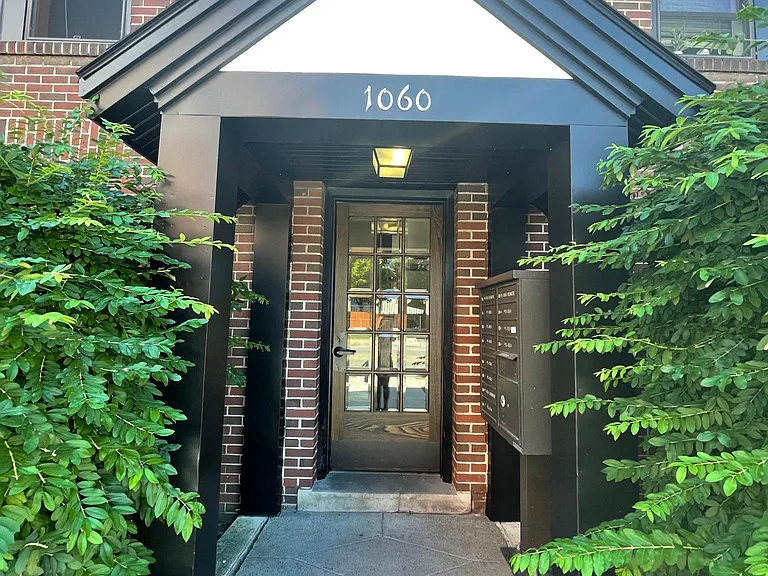 1060 Kenmore Ave #5 — Photo 19