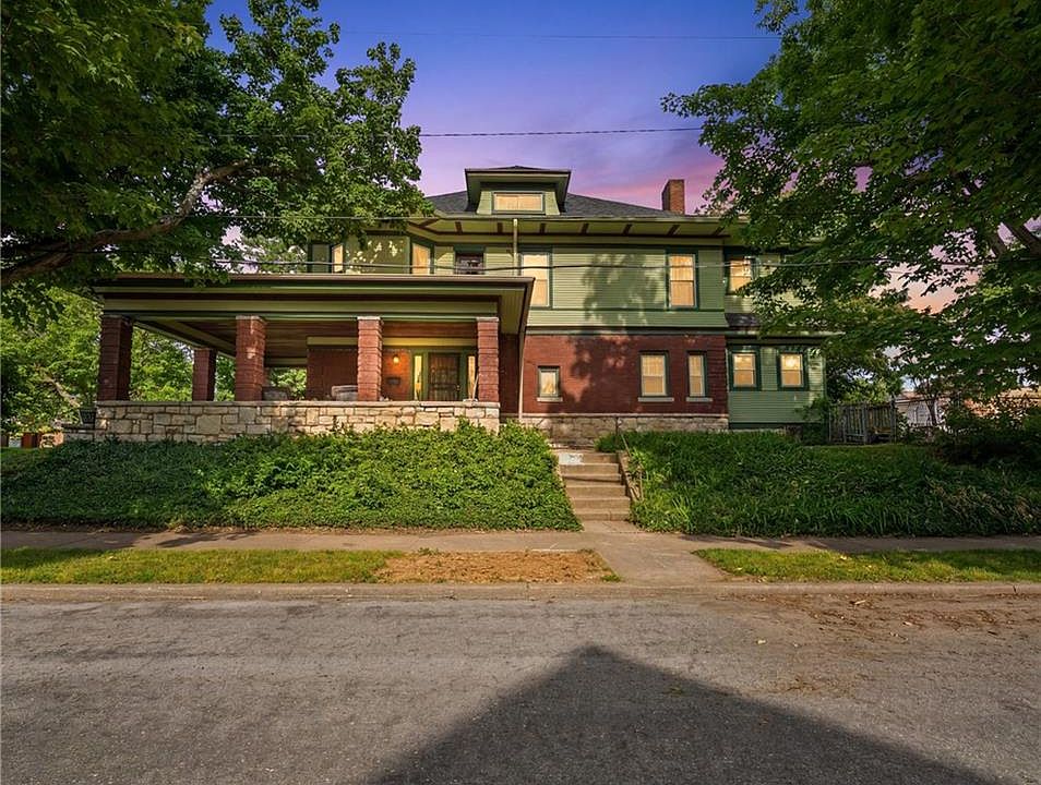 1st image of 3001 E 6th St