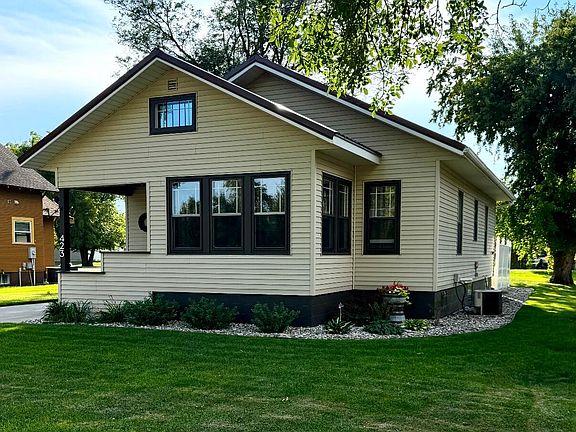 3rd image of 423 Kasan Ave