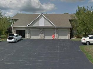 5650 Tall Pines Pkwy, Roscoe, IL 61073