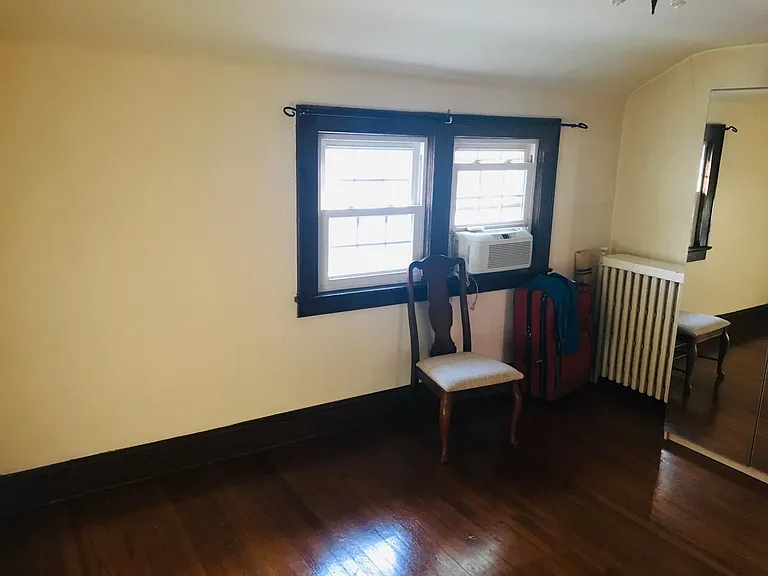 2nd Bedroom / Study room with Mirror closet