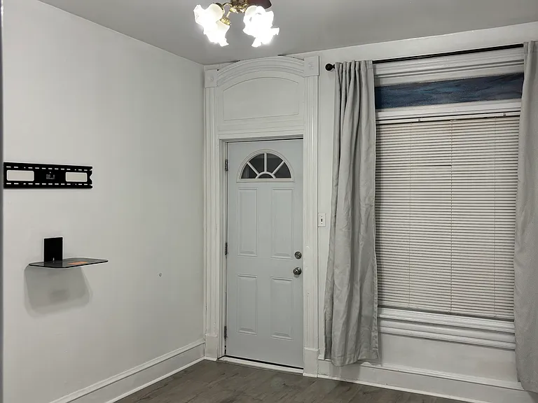 844 N 6th St — Photo 12