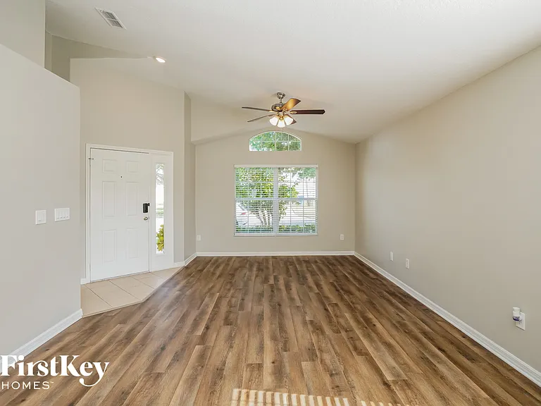 2424 Deer Creek Blvd — Photo 2