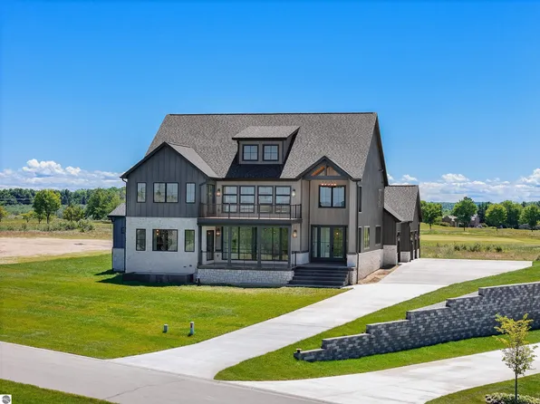 4162 Dornoch Ct, Williamsburg, MI 49690