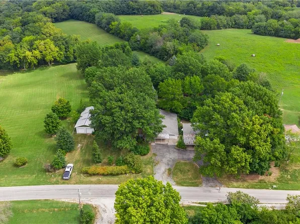 2061 Eastridge Dr, Excelsior Springs, MO 64024