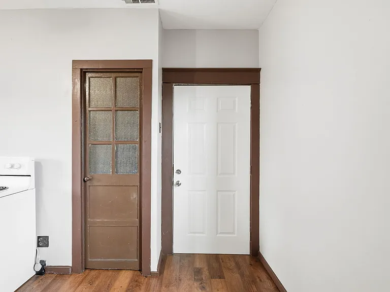 511 W Schirmer St #2F — Photo 11