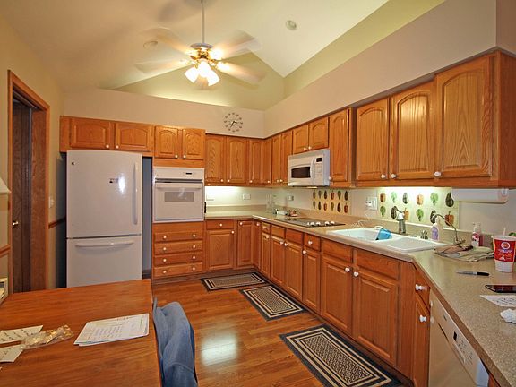 4th image of 158 Canterbury Ct #158