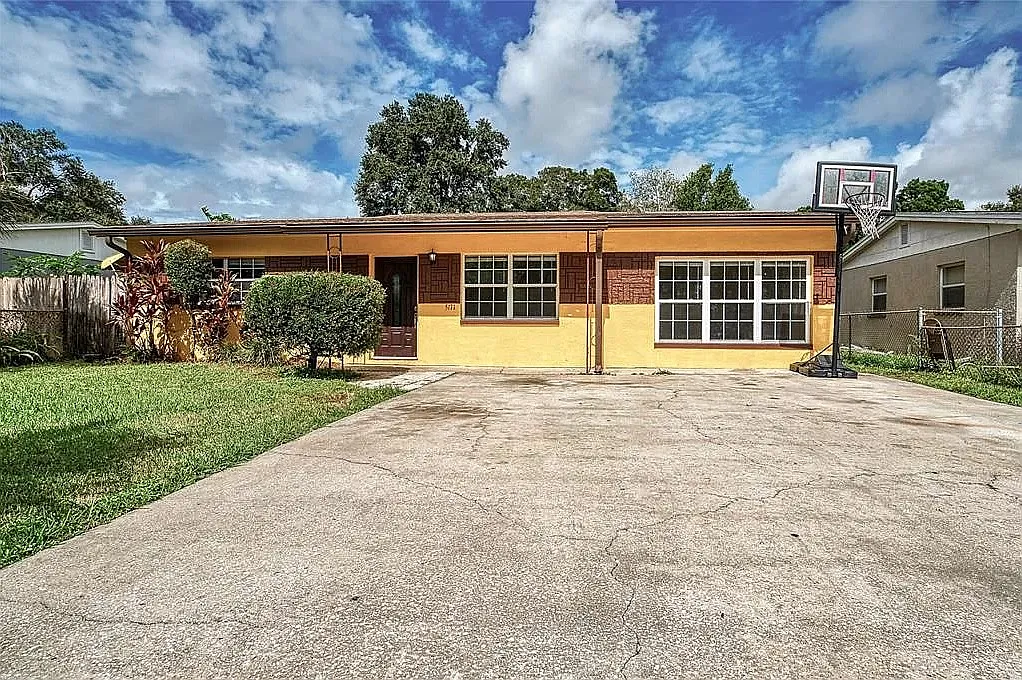 6 bed, 2158 sqft, $3,300 — Photo 4
