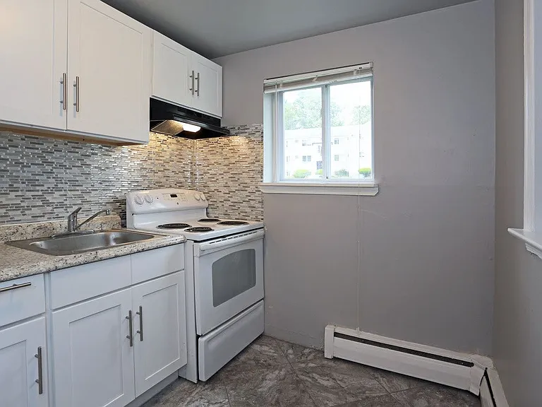 Green Forest Apartments — Photo 15