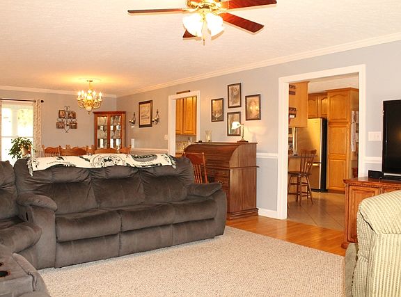 3rd image of 490 Sherwood Forest Rd