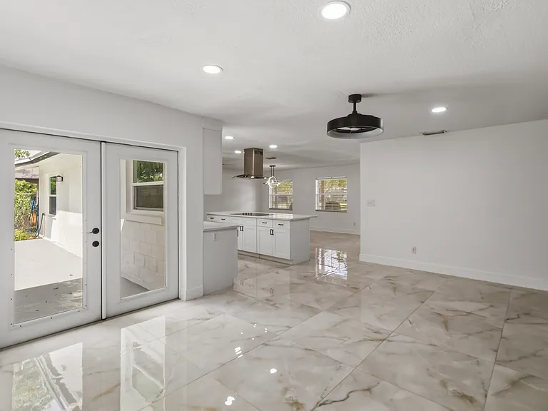 436 Eagle Creek Cir — Photo 17