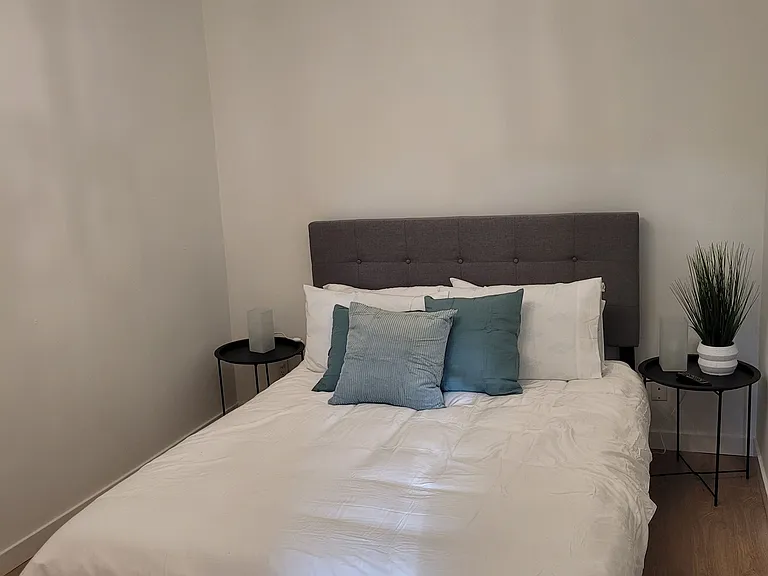 1054 Dufferin St #2 — Photo 9