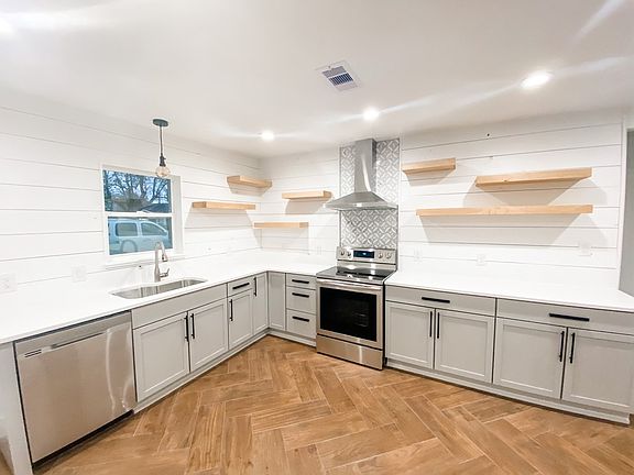 4th image of 3504 Avenue F