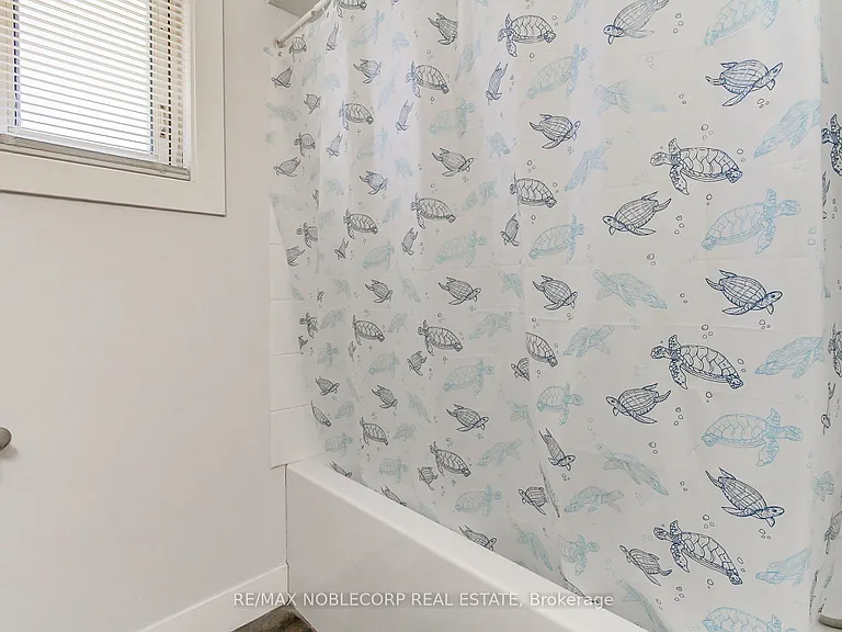 17 Larkdale Cres — Photo 31