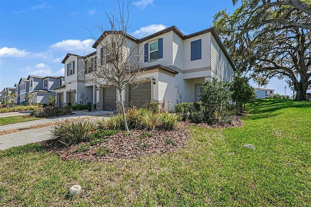 2 bed, 2.5 bath, 1541 sqft, $1,900 — Photo 3