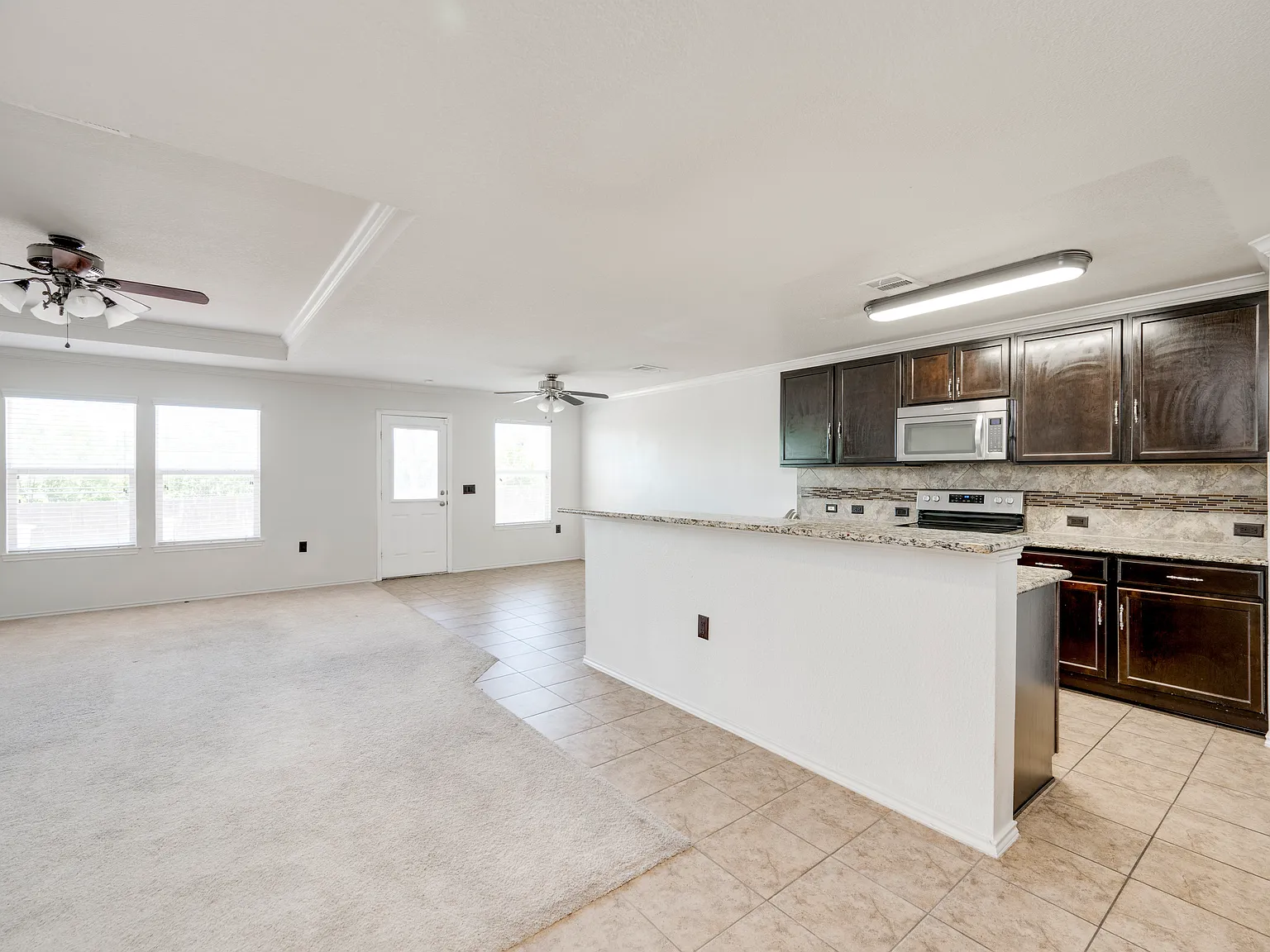 4 bed, 3025 sqft, $2,600 — Photo 3