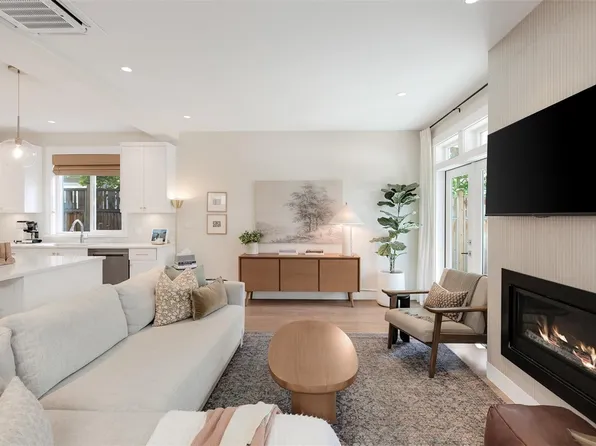 1964 John Rd #104, North Saanich, BC V8L 2P9