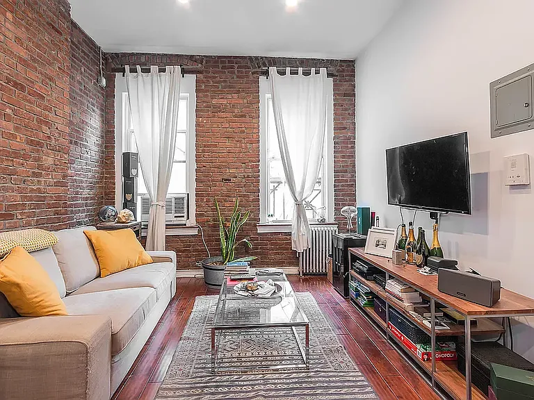 83 Henry St #6 — Photo 1